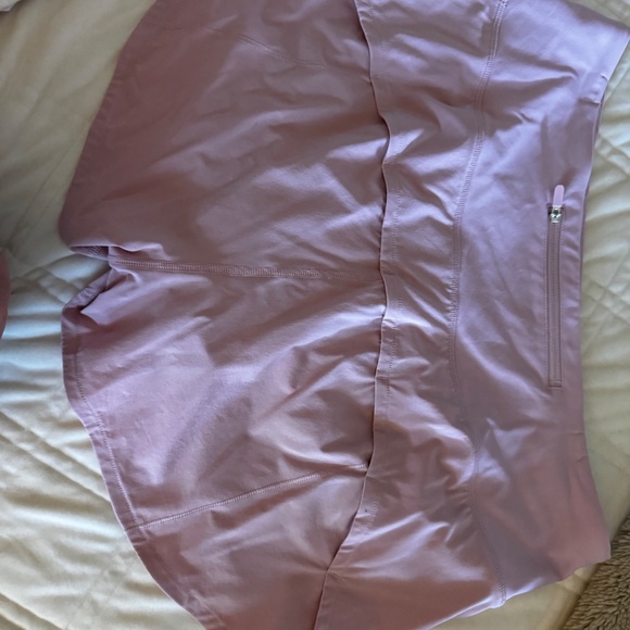 Lululemon shorts Hottie Hot 2.5 size 12 - Picture 2 of 3